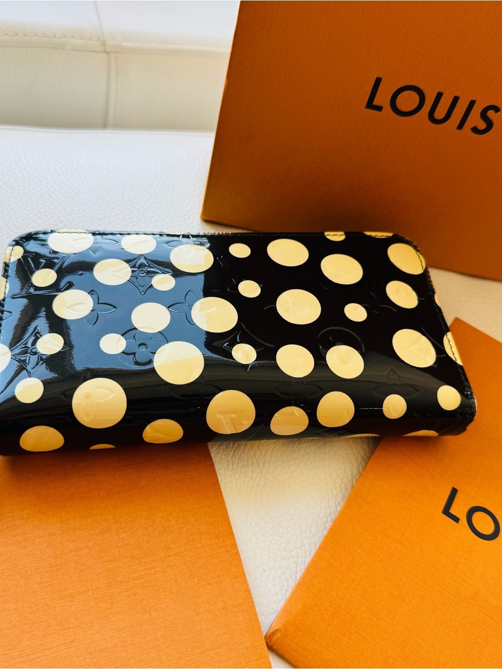 Louis Vuitton Yayoi Kusama Black Patent Wallet with Cream Polka Dots w box+bag